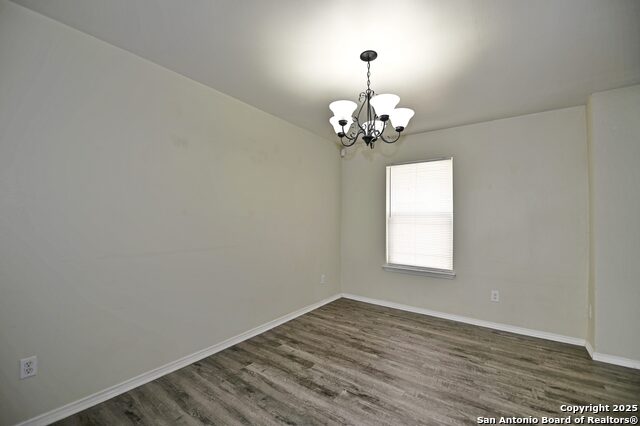 Listing photo id 5 for 8155 Heights Valley