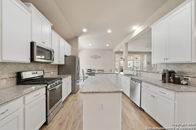 Listing photo id 13 for 9743 Monken  