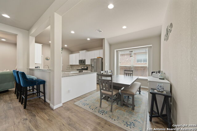 Listing photo id 14 for 9743 Monken  