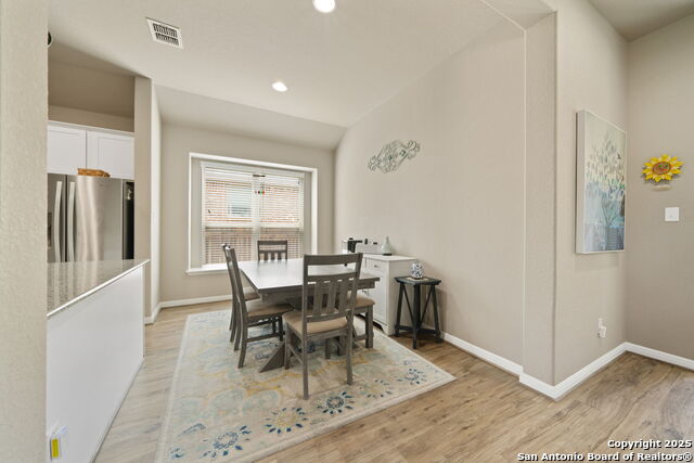 Listing photo id 15 for 9743 Monken  