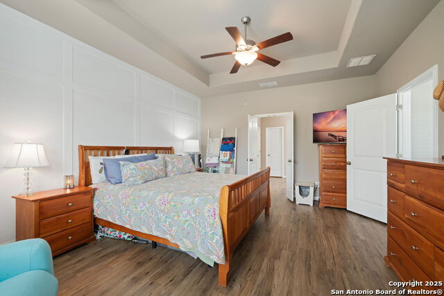 Listing photo id 17 for 9743 Monken  