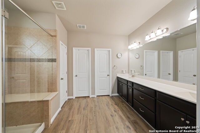 Listing photo id 19 for 9743 Monken  