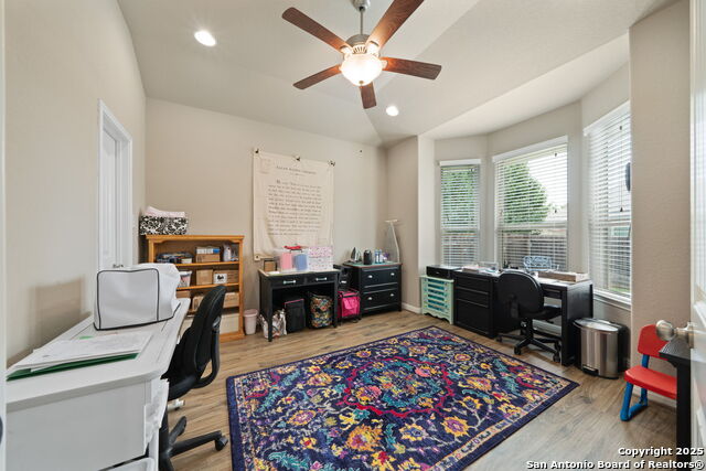 Listing photo id 23 for 9743 Monken  