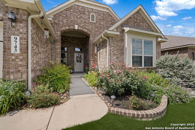 Listing photo id 1 for 9743 Monken  