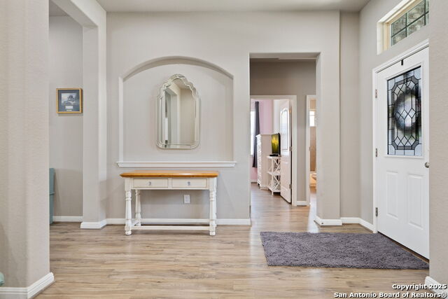 Listing photo id 2 for 9743 Monken  