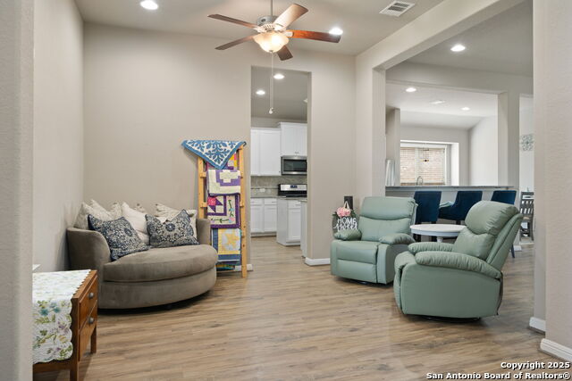 Listing photo id 4 for 9743 Monken  