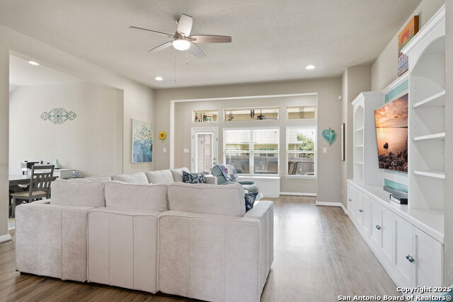 Listing photo id 5 for 9743 Monken  