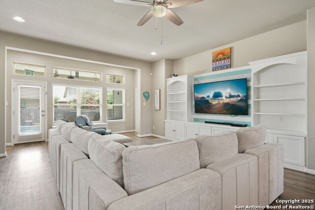 Listing photo id 6 for 9743 Monken  