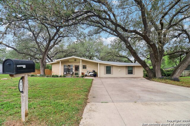 Details for 503 Mockingbird, Devine, TX 78016