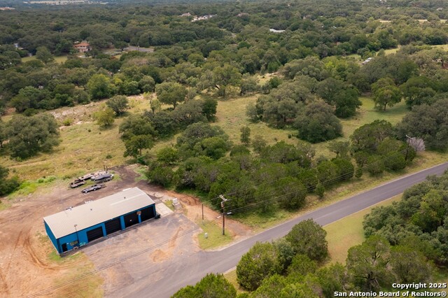Listing photo id 3 for 6936 Circle Oak