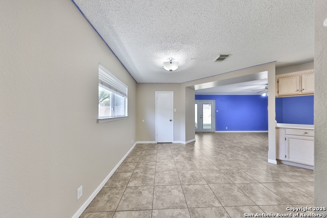 Image 17 of 36 For 807 Ellison Dr S