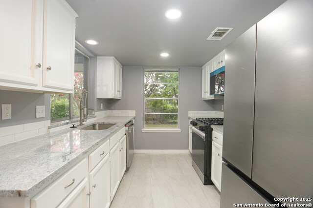 Listing photo id 11 for 10507 Luzon Dr
