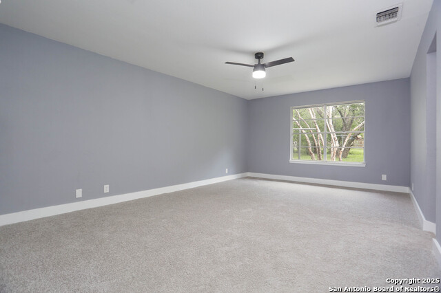 Listing photo id 13 for 10507 Luzon Dr