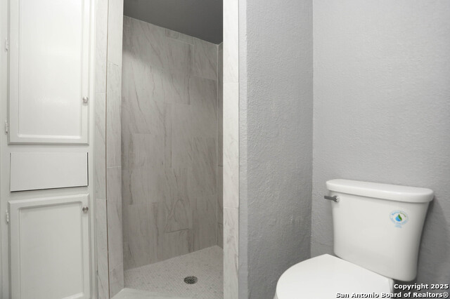 Listing photo id 18 for 10507 Luzon Dr