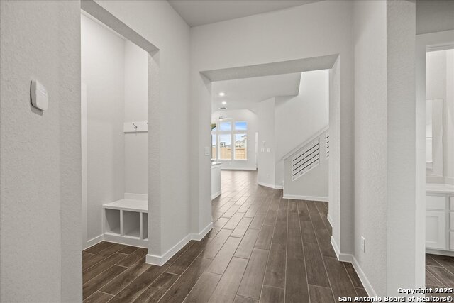 Listing photo id 1 for 533 Canyon Live Oak