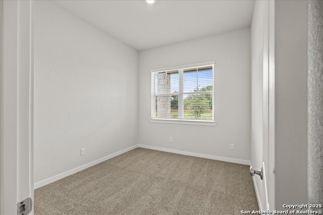 Listing photo id 3 for 533 Canyon Live Oak