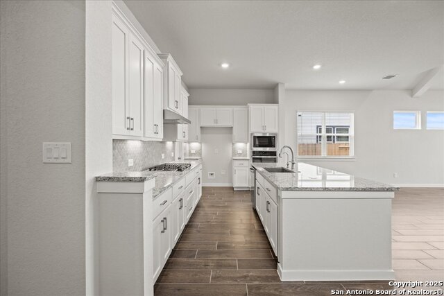 Listing photo id 5 for 533 Canyon Live Oak