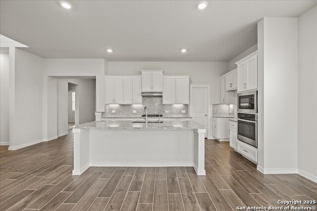 Listing photo id 7 for 533 Canyon Live Oak
