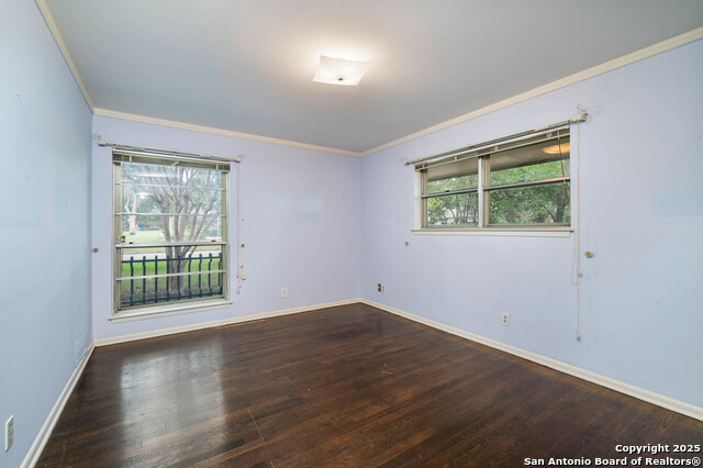 Image 21 of 29 For 5645 Parkcrest