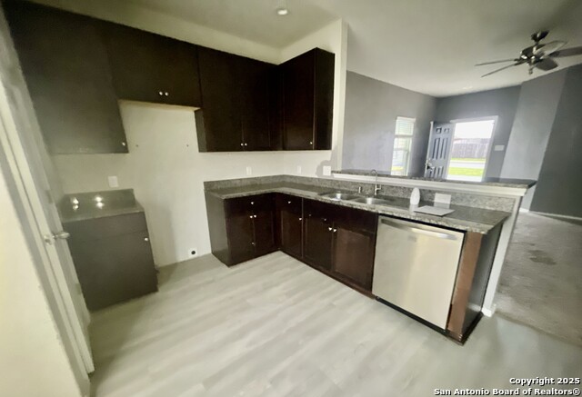 Listing photo id 2 for 7514 Overview Pl