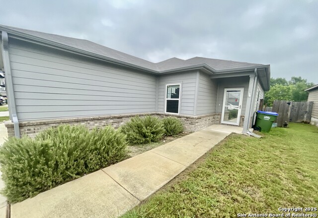 Listing photo id 6 for 7514 Overview Pl