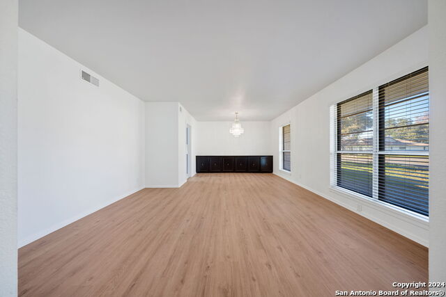 Image 16 of 38 For 702 Fawndale