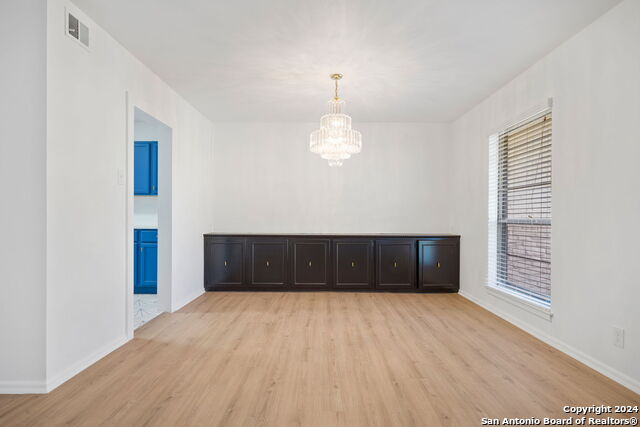 Image 17 of 38 For 702 Fawndale
