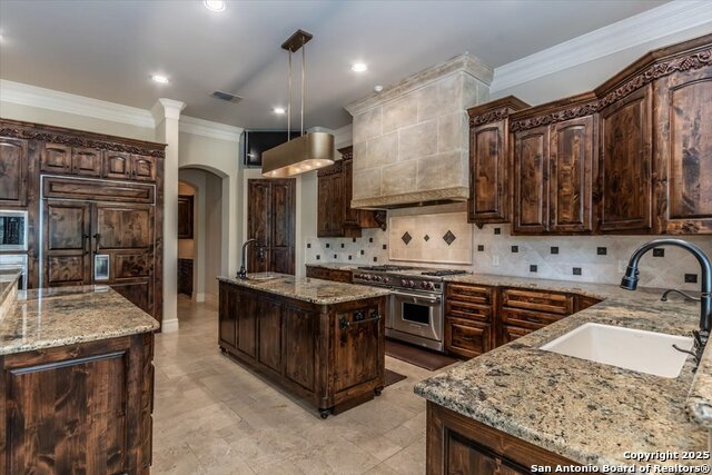 Listing photo id 8 for 11306 Anaqua Springs