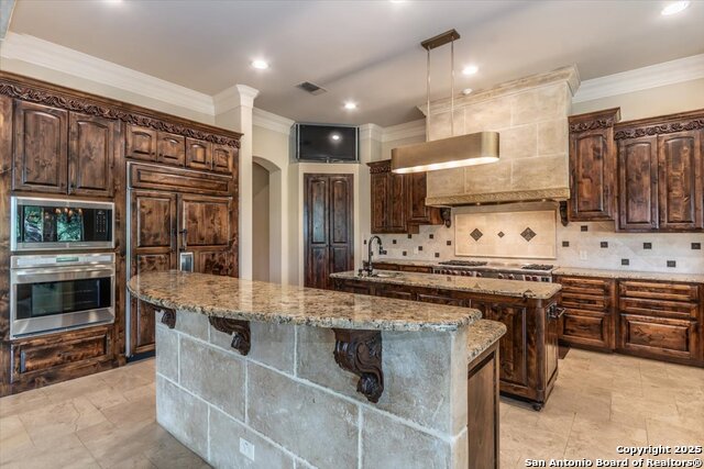 Listing photo id 9 for 11306 Anaqua Springs