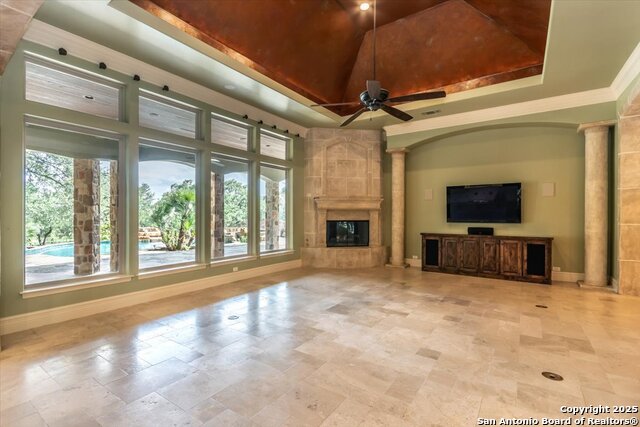 Listing photo id 12 for 11306 Anaqua Springs