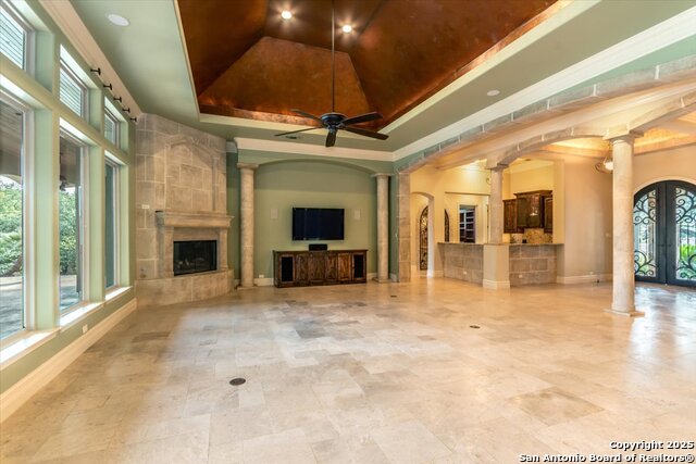 Listing photo id 13 for 11306 Anaqua Springs