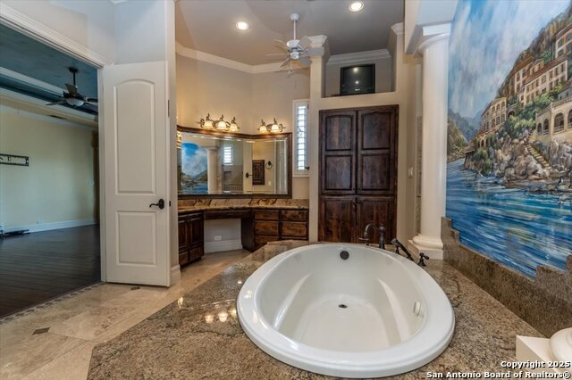 Listing photo id 23 for 11306 Anaqua Springs