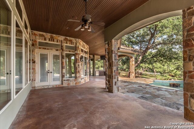 Listing photo id 30 for 11306 Anaqua Springs
