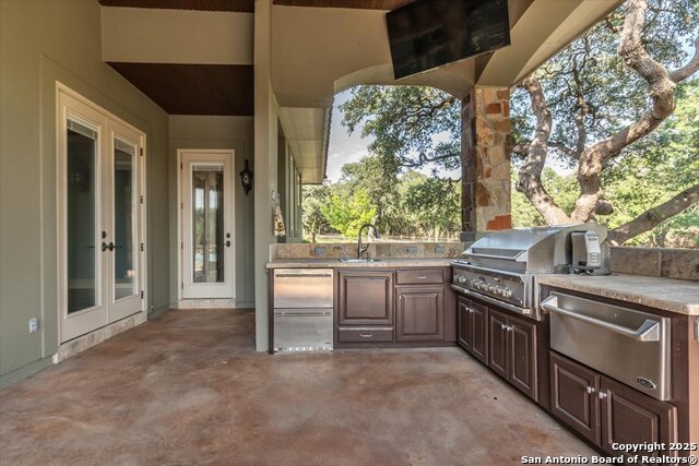 Listing photo id 31 for 11306 Anaqua Springs