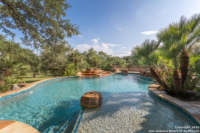 Listing photo id 32 for 11306 Anaqua Springs