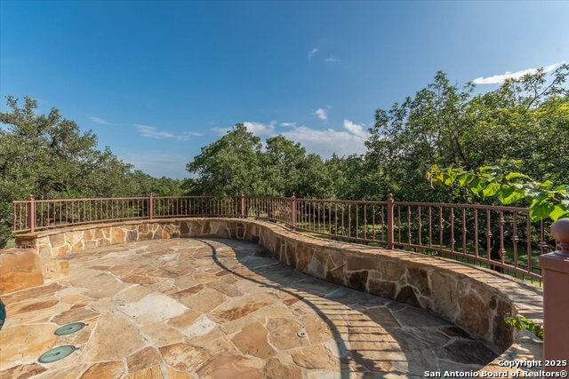 Listing photo id 34 for 11306 Anaqua Springs