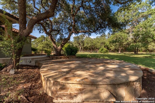 Listing photo id 35 for 11306 Anaqua Springs