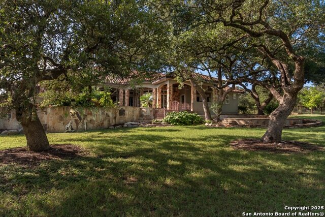 Listing photo id 37 for 11306 Anaqua Springs