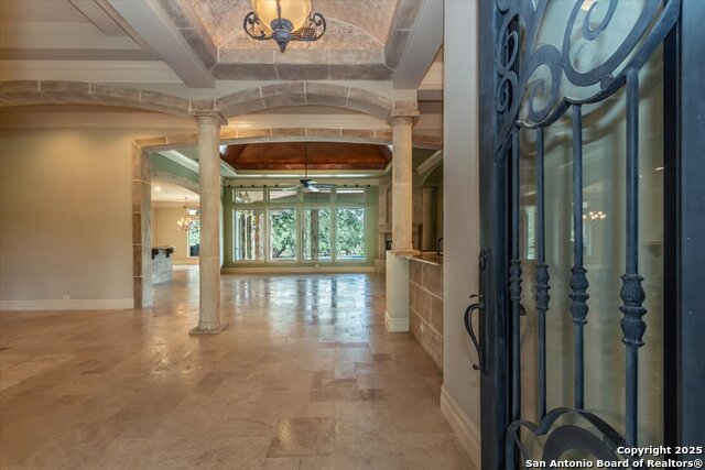 Listing photo id 2 for 11306 Anaqua Springs