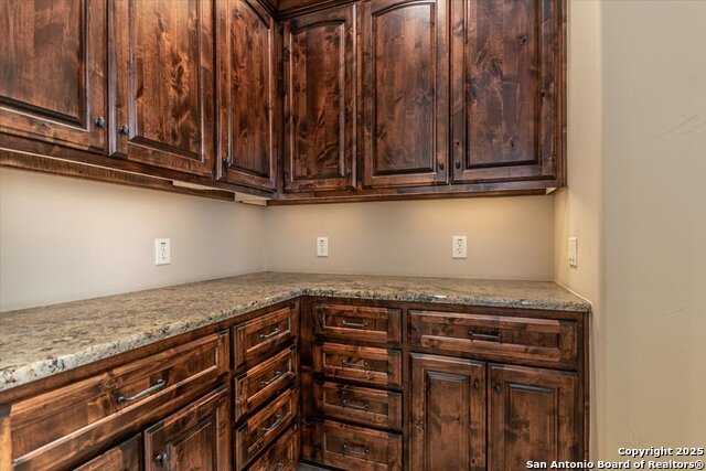 Listing photo id 5 for 11306 Anaqua Springs