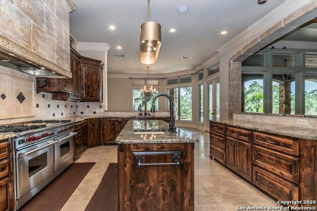 Listing photo id 7 for 11306 Anaqua Springs