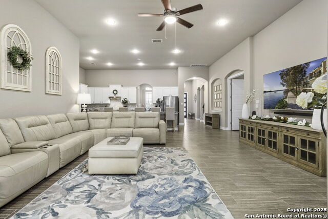 Listing photo id 8 for 11318 Ivy Cadence