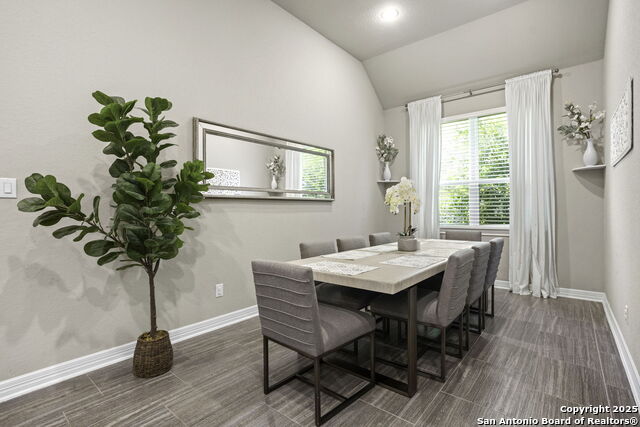 Listing photo id 11 for 11318 Ivy Cadence