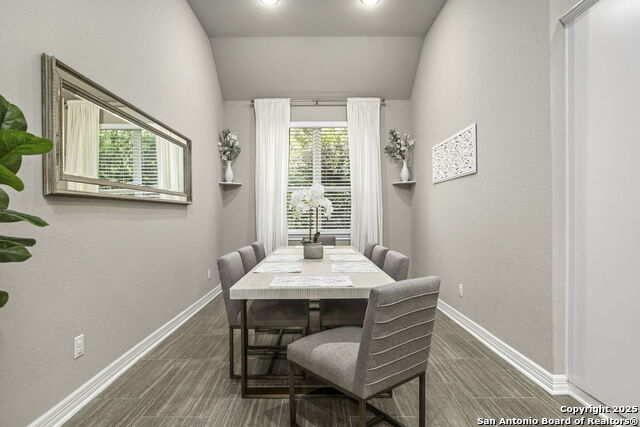 Listing photo id 12 for 11318 Ivy Cadence