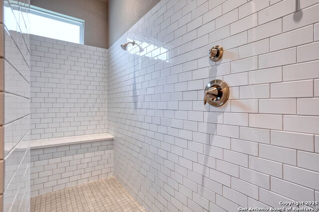 Listing photo id 24 for 11318 Ivy Cadence