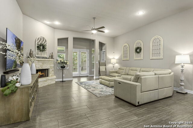 Listing photo id 6 for 11318 Ivy Cadence