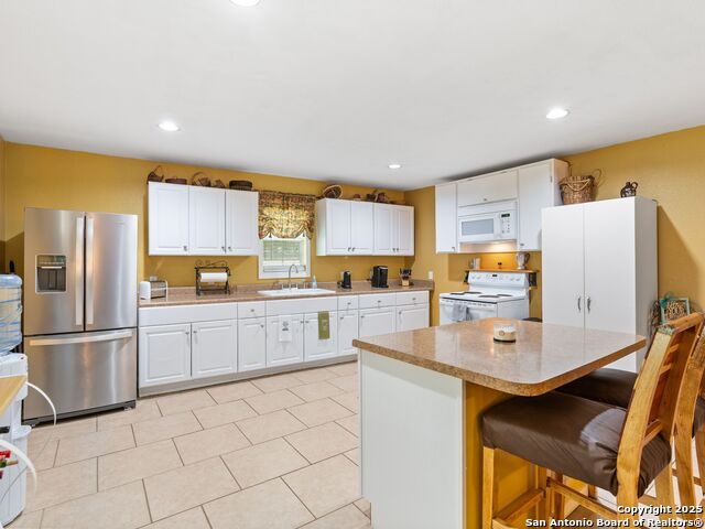 Listing photo id 8 for 4386 Morningside