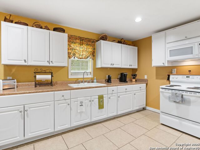 Listing photo id 9 for 4386 Morningside