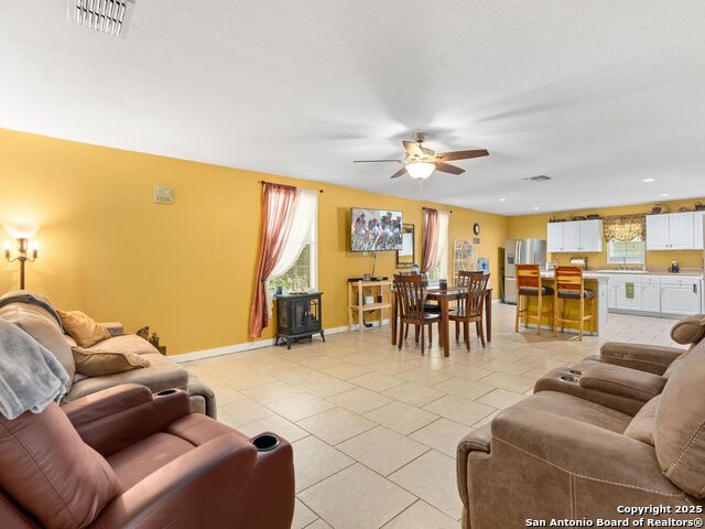 Listing photo id 12 for 4386 Morningside