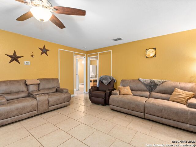 Listing photo id 13 for 4386 Morningside